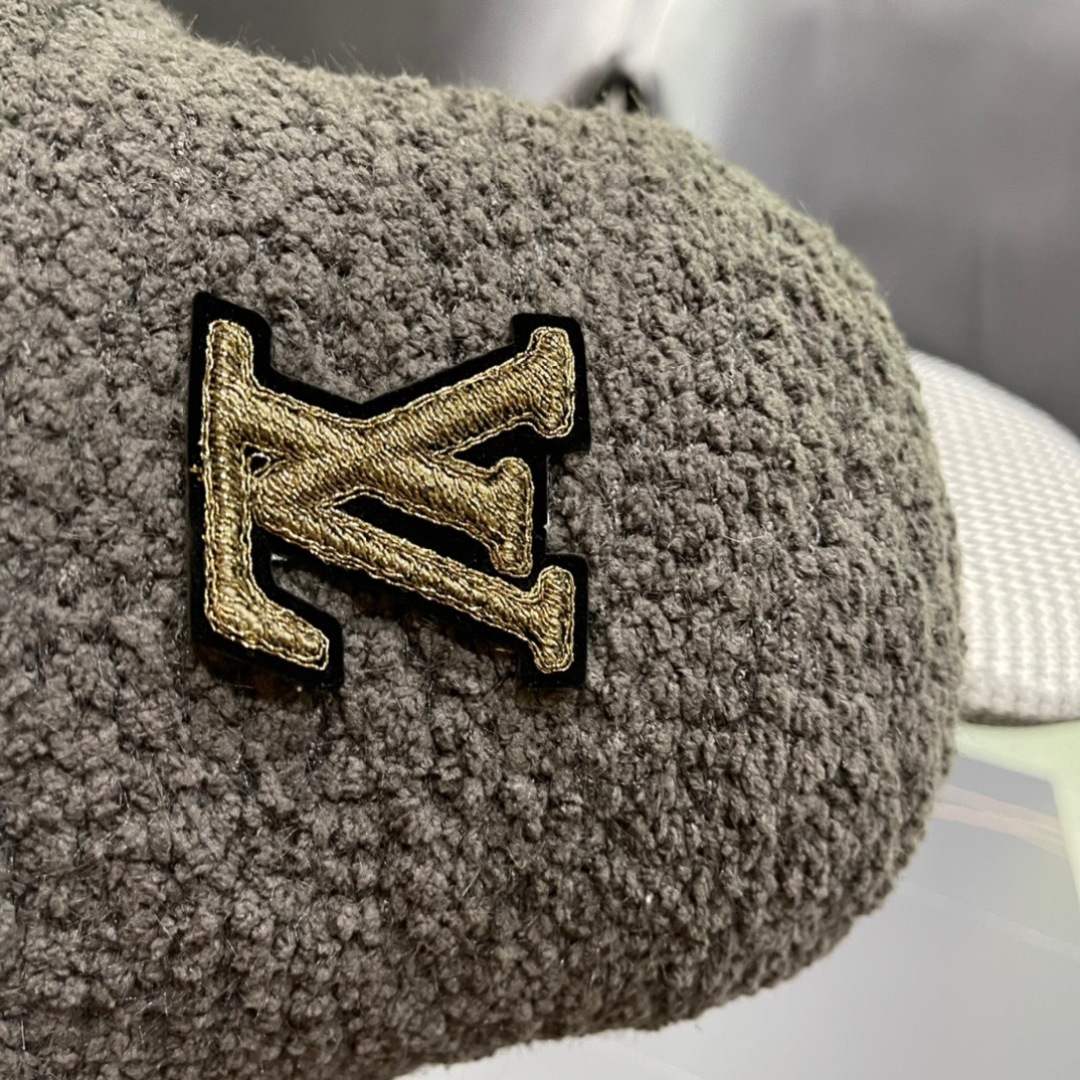  路易威登渔夫帽子女秋冬加厚毛绒保暖护耳帽显脸小