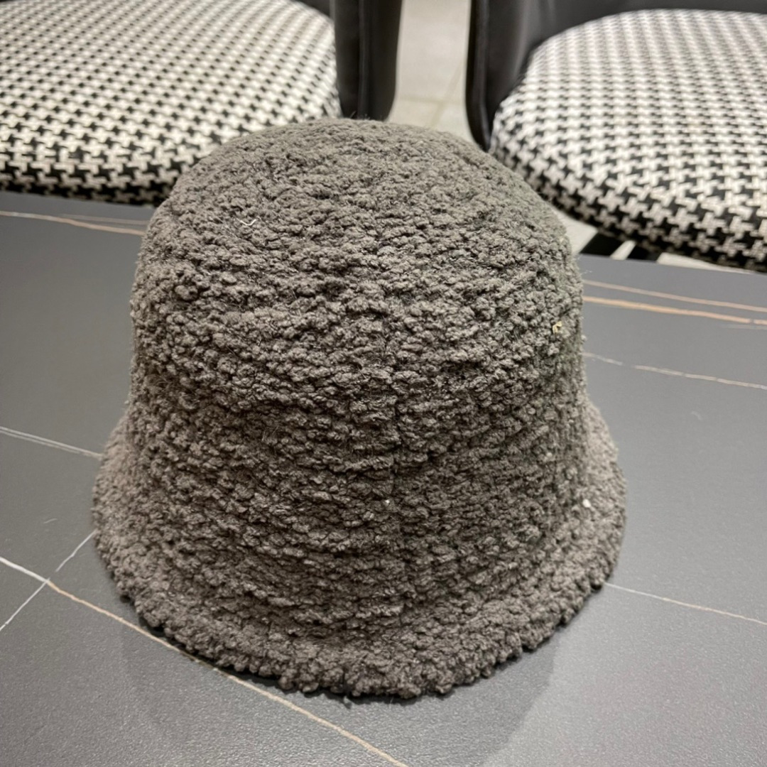  路易威登渔夫帽子女秋冬加厚毛绒保暖护耳帽显脸小