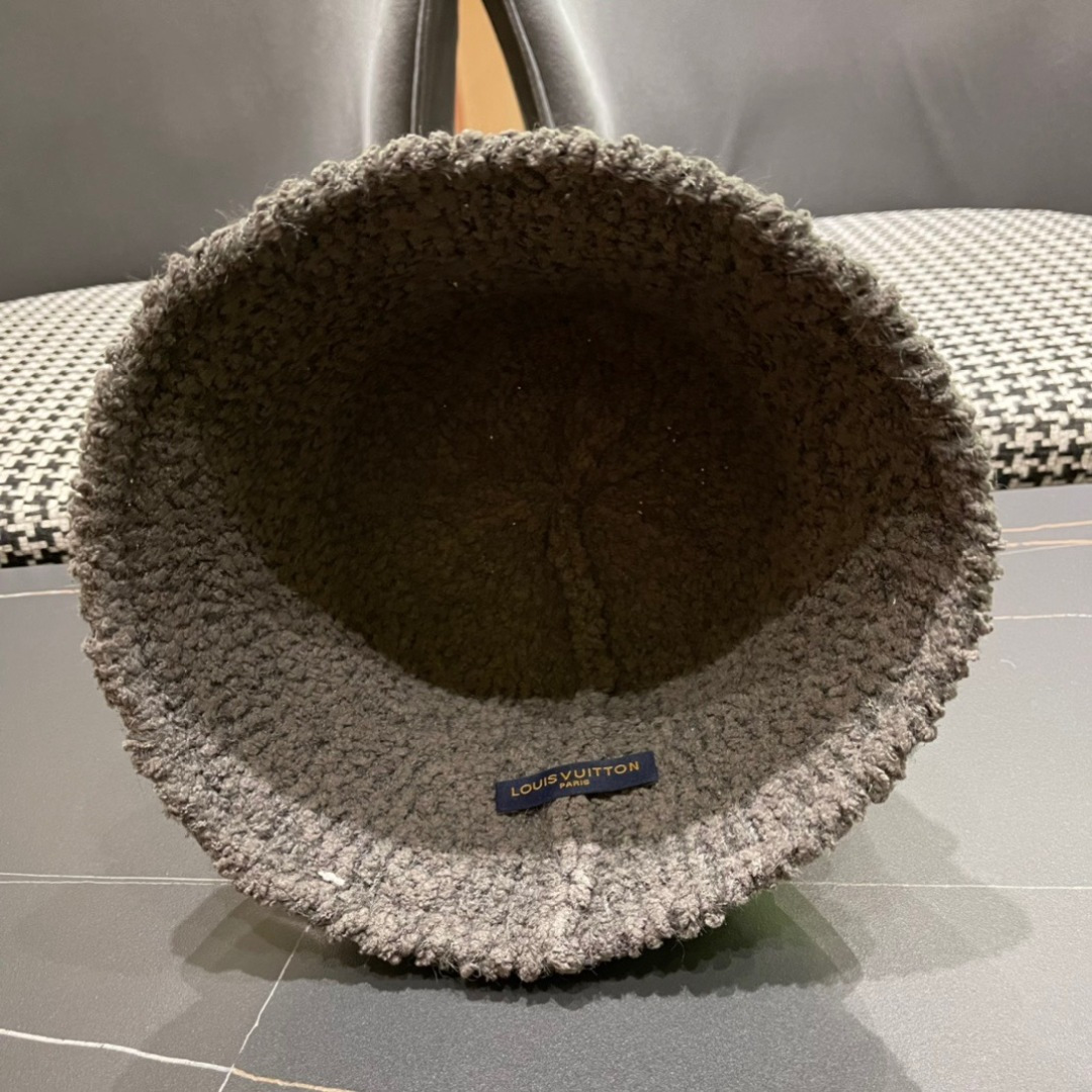  路易威登渔夫帽子女秋冬加厚毛绒保暖护耳帽显脸小