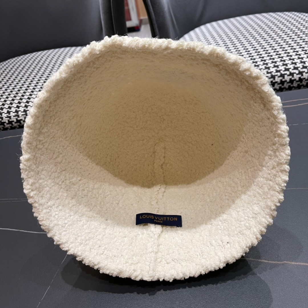  路易威登qq。渔夫帽子女秋冬加厚毛绒保暖护耳帽显脸小