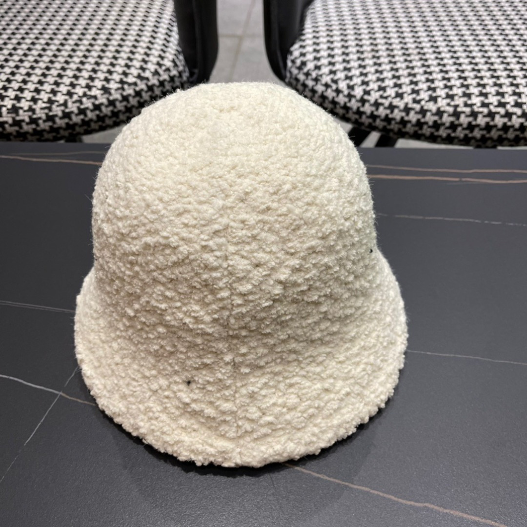  路易威登qq。渔夫帽子女秋冬加厚毛绒保暖护耳帽显脸小