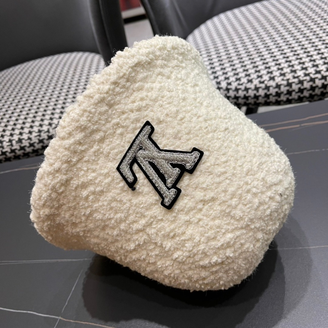  路易威登qq。渔夫帽子女秋冬加厚毛绒保暖护耳帽显脸小