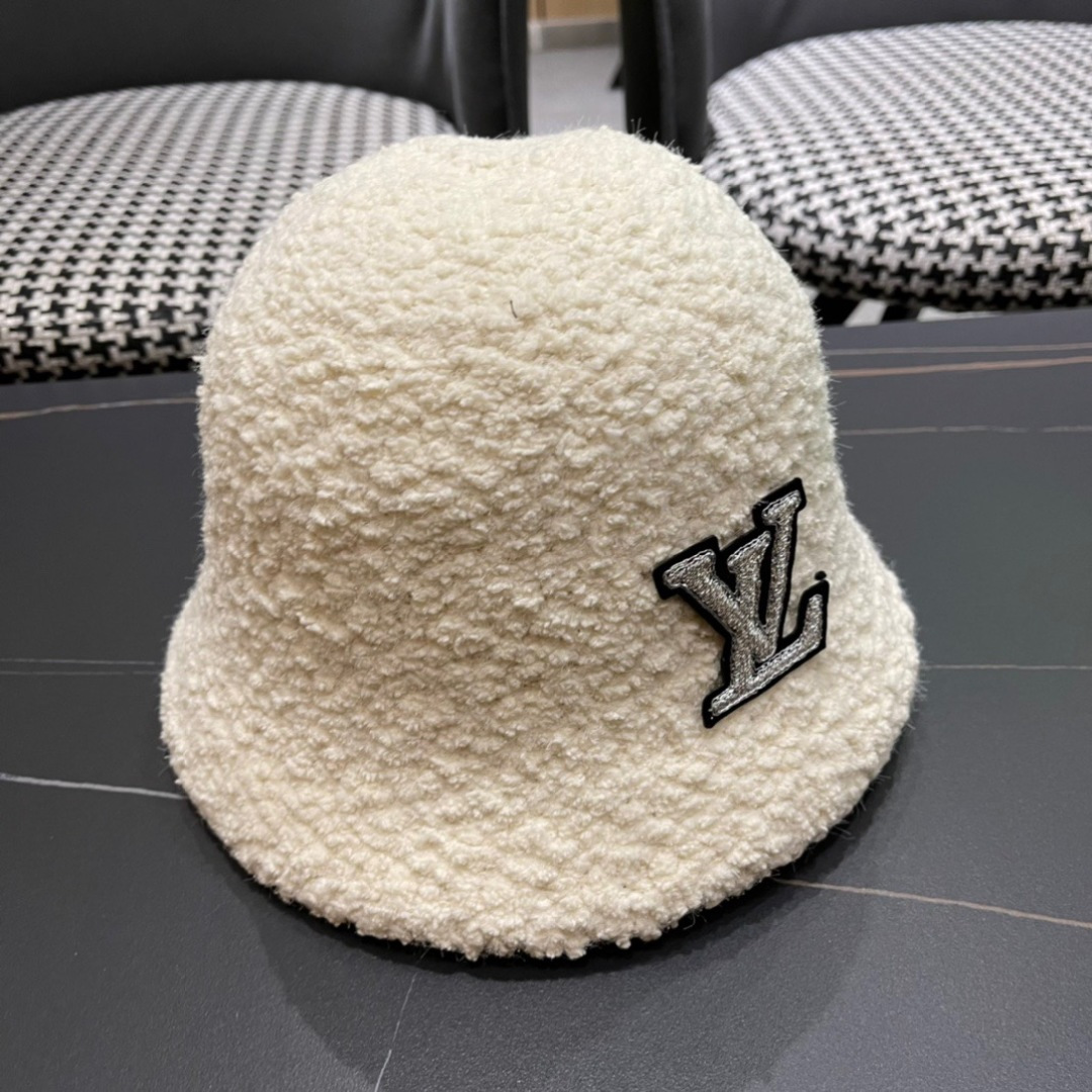  路易威登qq。渔夫帽子女秋冬加厚毛绒保暖护耳帽显脸小
