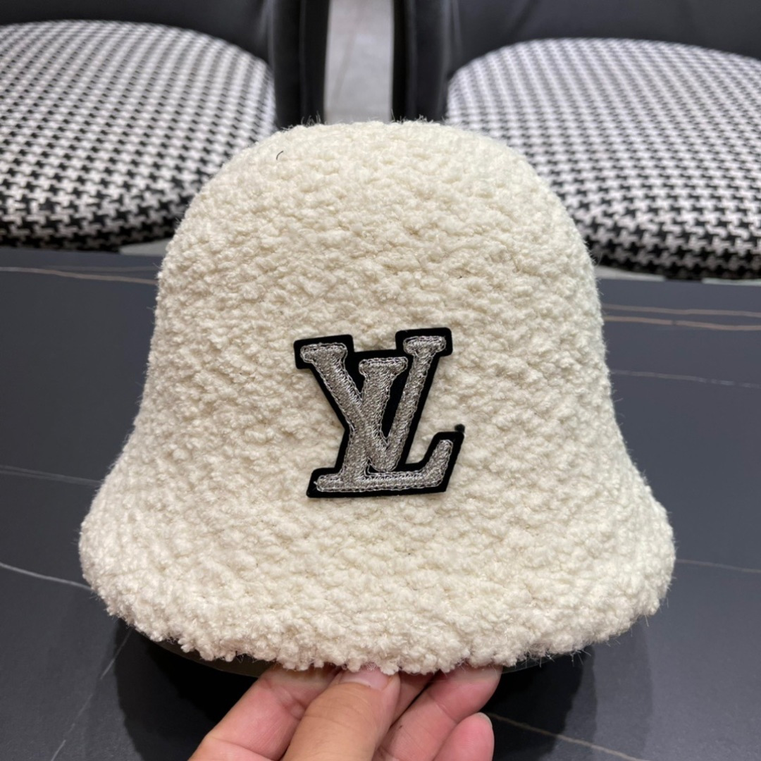  路易威登qq。渔夫帽子女秋冬加厚毛绒保暖护耳帽显脸小