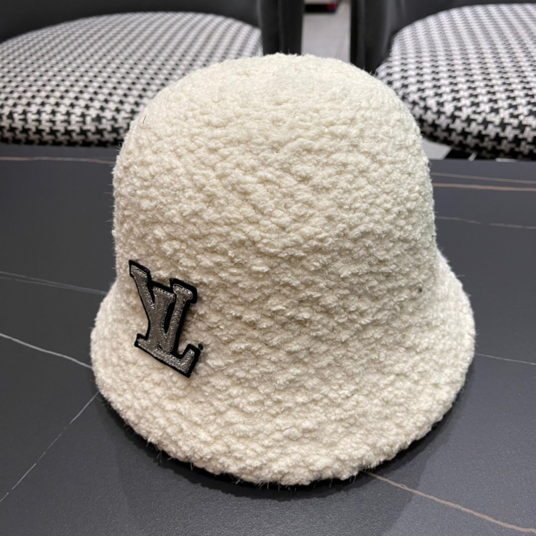 路易威登qq。渔夫帽子女秋冬加厚毛绒保暖护耳帽显脸小