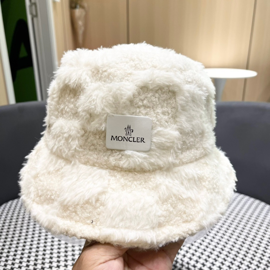MONCLER蒙口🎩秋新款毛绒加厚高品质秋冬渔夫帽超火爆💖质感很赞，
