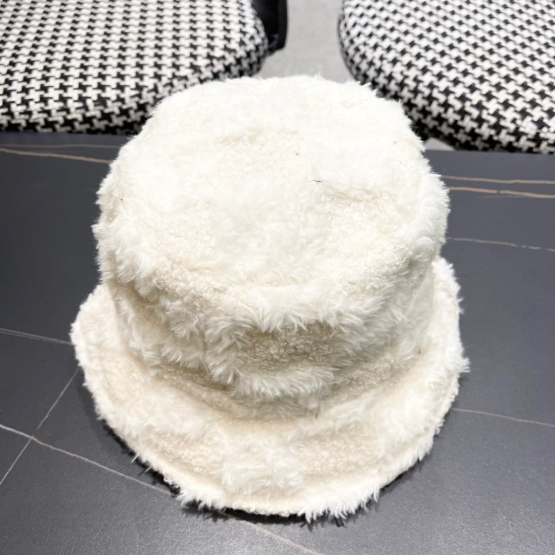 MONCLER蒙口🎩秋新款毛绒加厚高品质秋冬渔夫帽超火爆💖质感很赞，