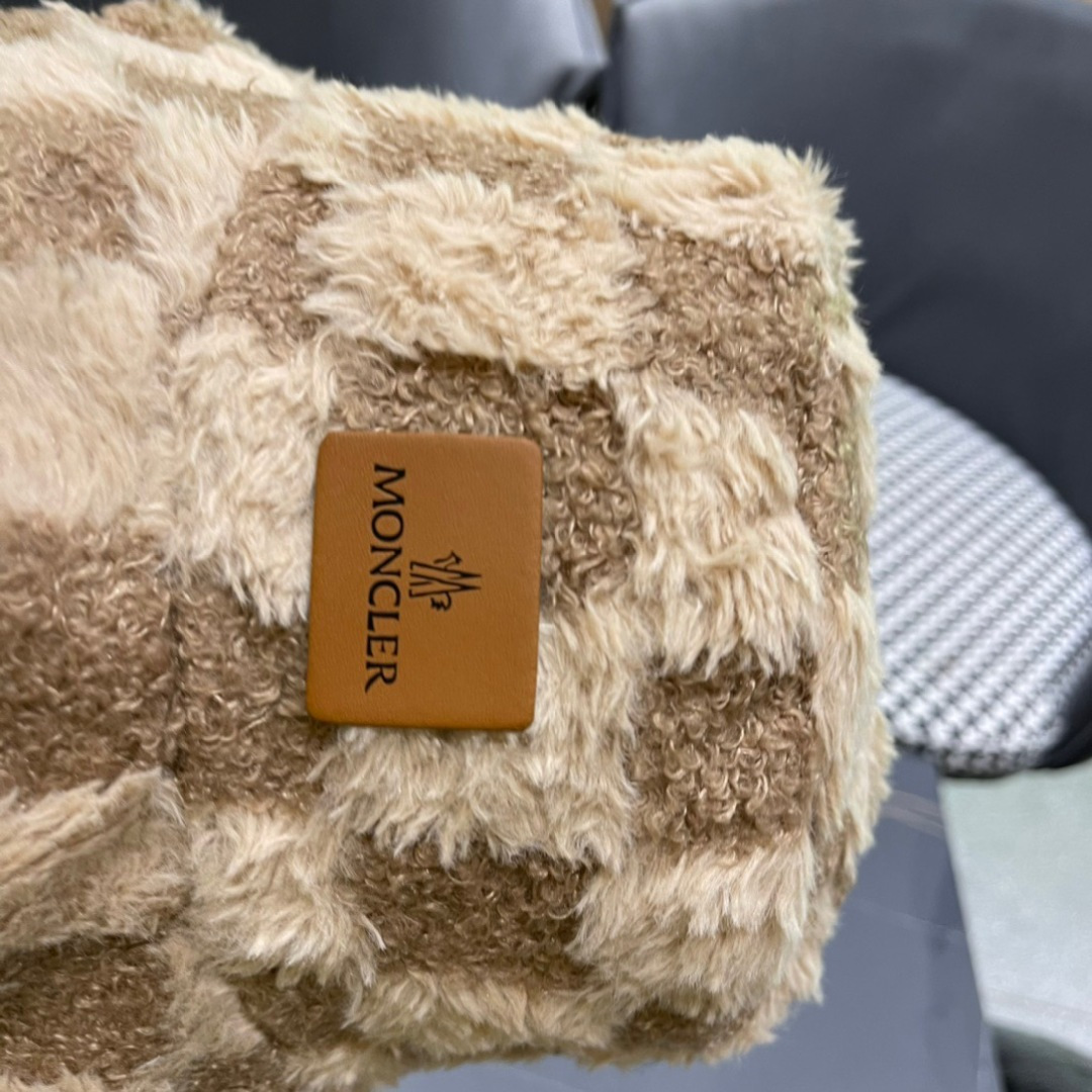 MONCLER蒙口🎩秋新款毛绒加厚高品质秋冬渔夫帽超火爆💖质感很赞，