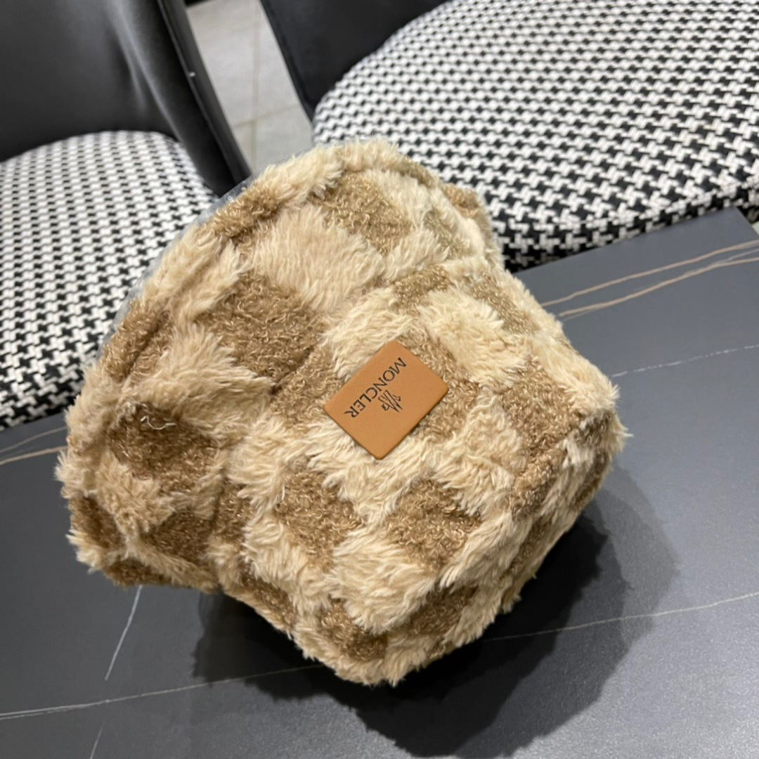 MONCLER蒙口🎩秋新款毛绒加厚高品质秋冬渔夫帽超火爆💖质感很赞，