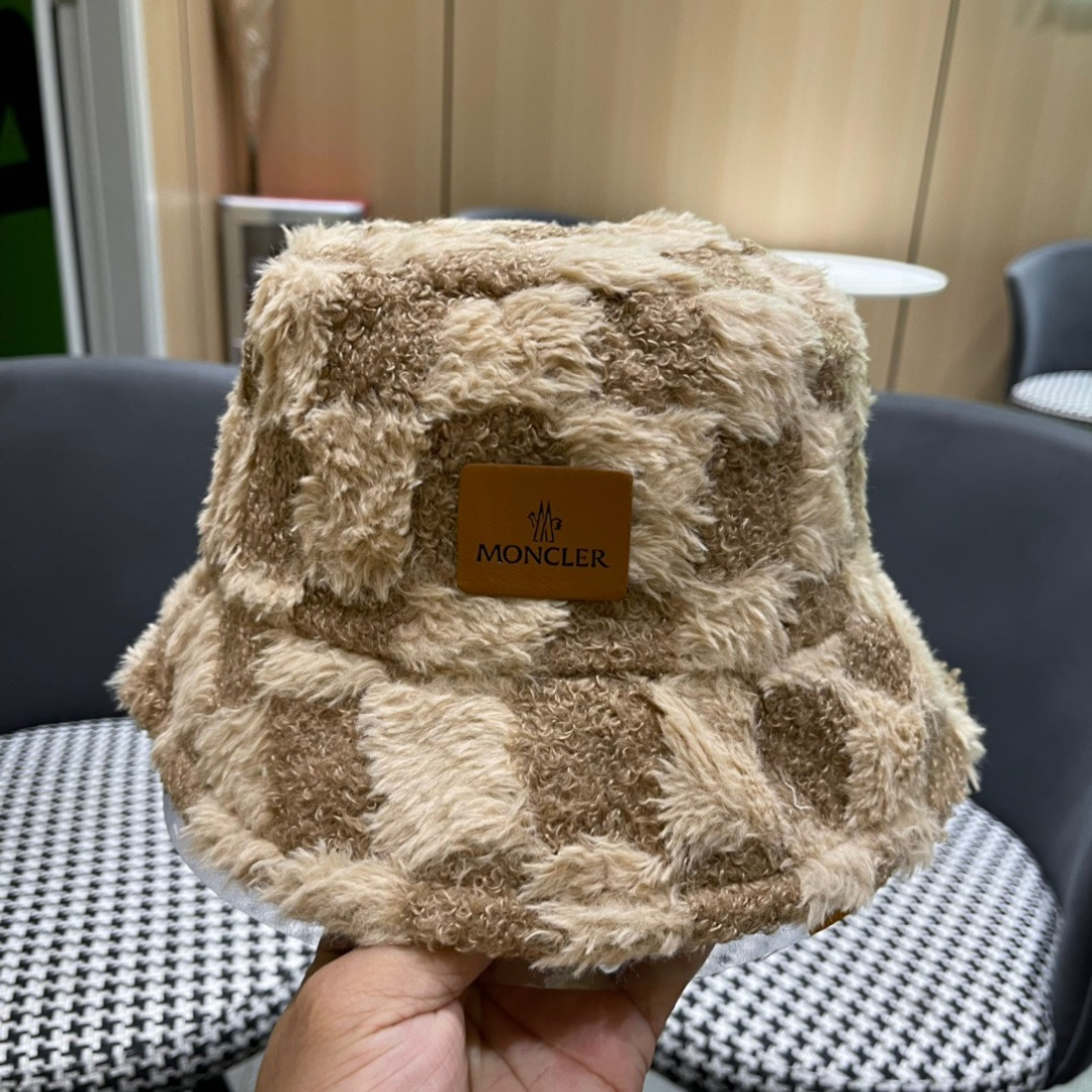 MONCLER蒙口🎩秋新款毛绒加厚高品质秋冬渔夫帽超火爆💖质感很赞，