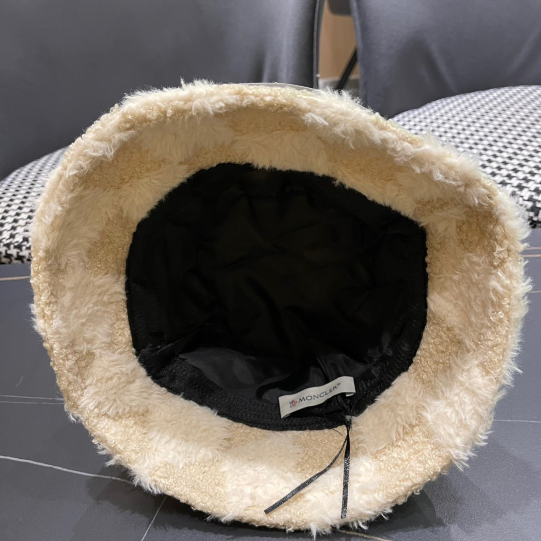 MONCLER蒙口🎩秋新款毛绒加厚高品质秋冬渔夫帽超火爆💖质感很赞，