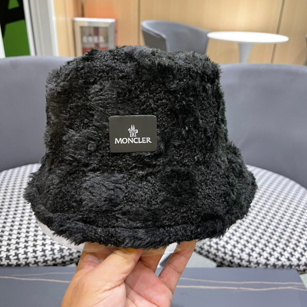 MONCLER蒙口🎩秋新款毛绒加厚高品质秋冬渔夫帽超火爆💖质感很赞，