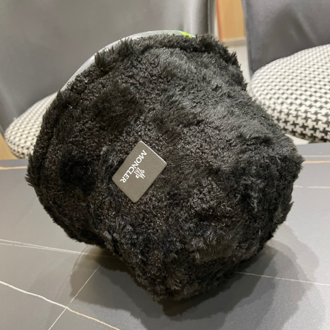 MONCLER蒙口🎩秋新款毛绒加厚高品质秋冬渔夫帽超火爆💖质感很赞，