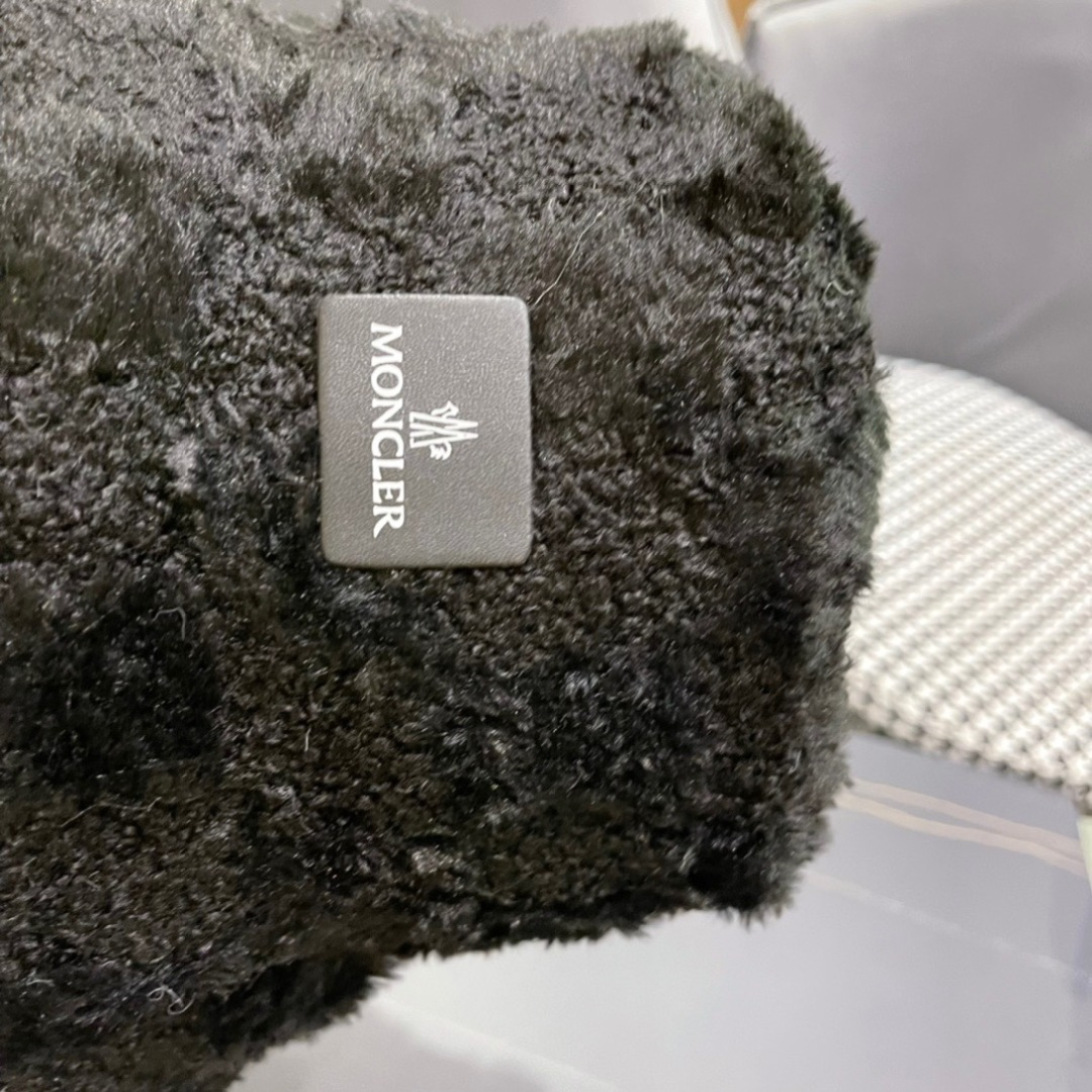 MONCLER蒙口🎩秋新款毛绒加厚高品质秋冬渔夫帽超火爆💖质感很赞，