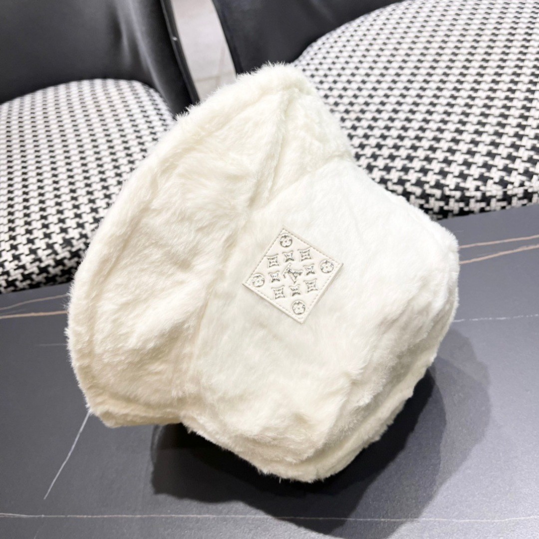 路易威登2024子女秋冬加厚毛绒保暖护耳帽显脸小