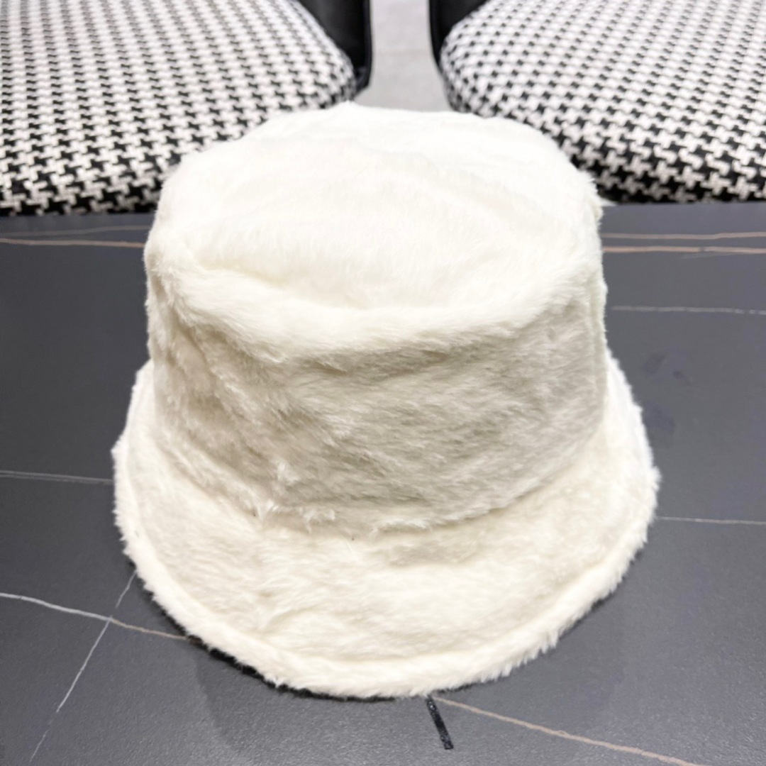 路易威登2024子女秋冬加厚毛绒保暖护耳帽显脸小