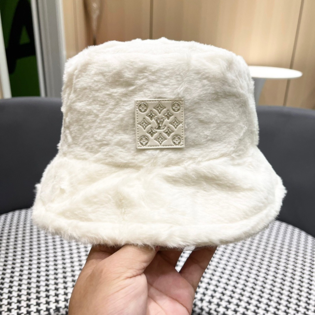 路易威登2024子女秋冬加厚毛绒保暖护耳帽显脸小