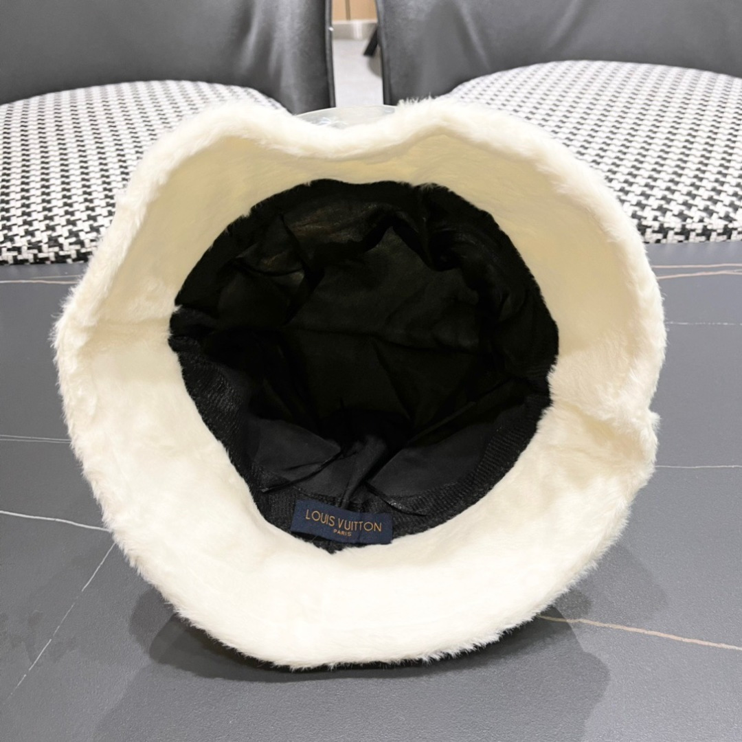 路易威登2024子女秋冬加厚毛绒保暖护耳帽显脸小