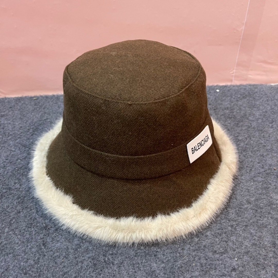 NO:224003,Balenciaga new plush fisherman hat is simple and high-end, sun protection shows small face, soft hat, can be folded at will, convenient to carry hat, straw hat, fisherman hat, baseball hat, knit hat, hat, balenciaga, espadrilles, hats19860909巴黎世家新款毛绒加边渔夫帽简单高级 防晒显脸小 帽身较软 可以随意折叠 方便携带帽子草帽渔夫帽棒球帽针织帽,帽子,balenciaga,espadrilles,hats,hat
