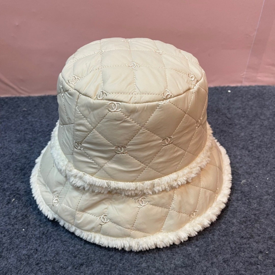 【CHANEL香奈儿】2024新款羽绒羊羔毛小香款渔夫帽，超好搭配，