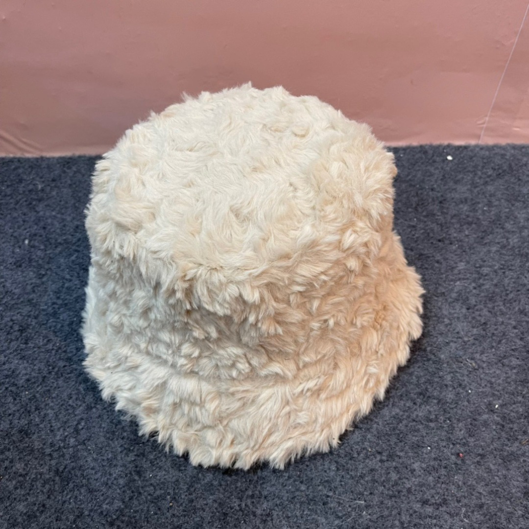 【CELINE赛琳】2024新款秋冬毛绒绒小桶帽渔夫帽，简约字母元素超好搭配，出街单品