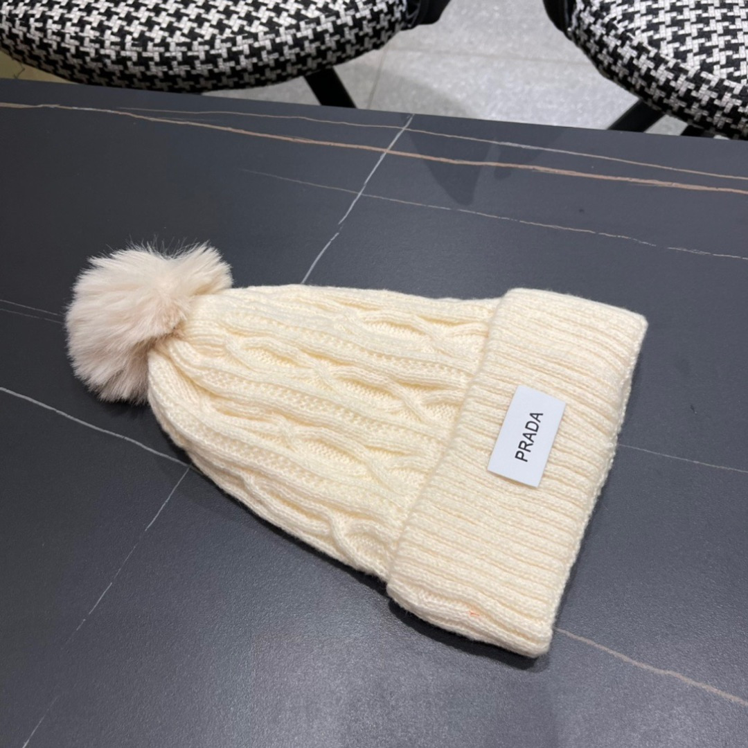  PRADA普拉达 新款毛绒针织帽子女冬保暖护耳显脸小秋冬毛线帽