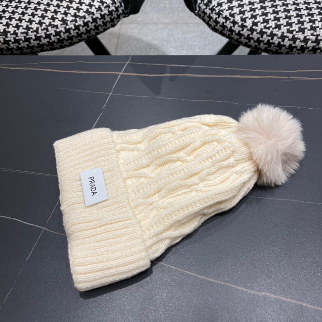 PRADA普拉达 新款毛绒针织帽子女冬保暖护耳显脸小秋冬毛线帽