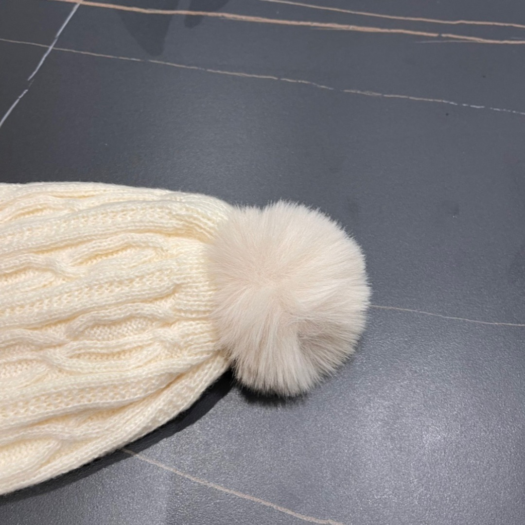  PRADA普拉达 新款毛绒针织帽子女冬保暖护耳显脸小秋冬毛线帽