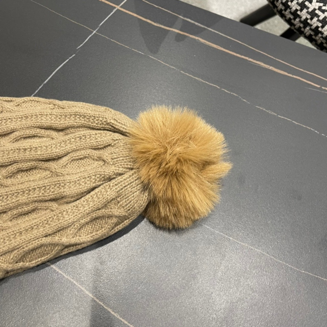  PRADA普拉达 新款毛绒针织帽子女冬保暖护耳显脸小秋冬毛线帽