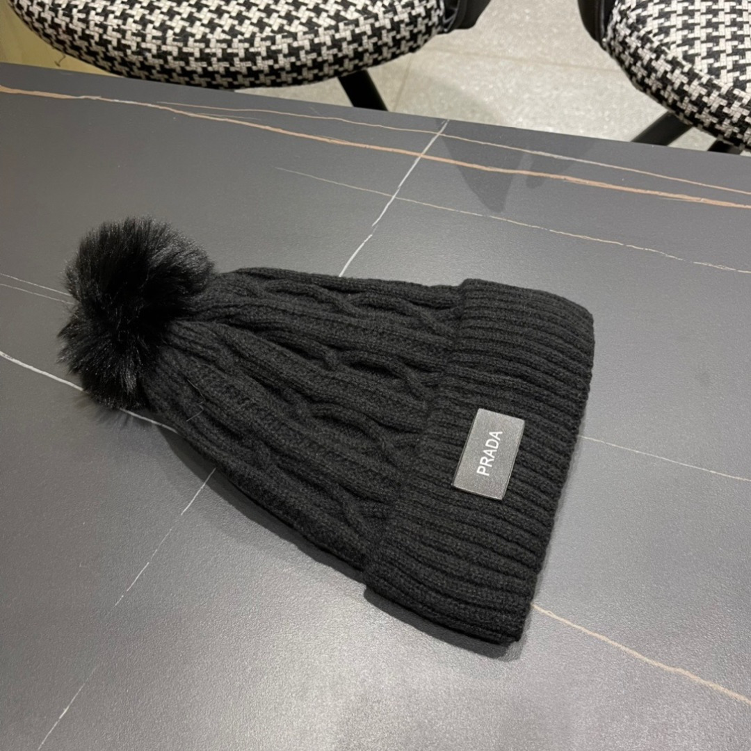  PRADA普拉达 新款毛绒针织帽子女冬保暖护耳显脸小秋冬毛线帽