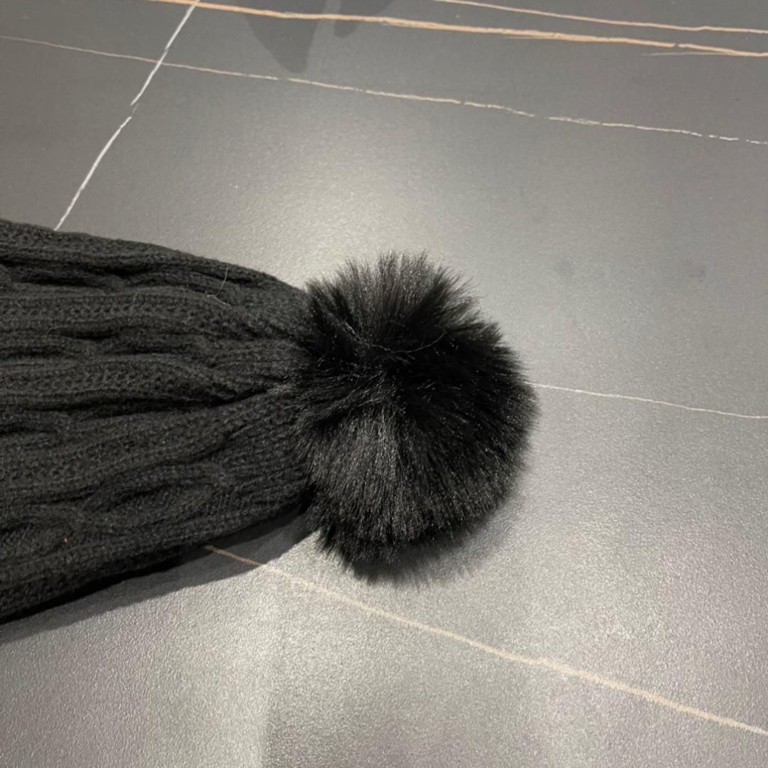  PRADA普拉达 新款毛绒针织帽子女冬保暖护耳显脸小秋冬毛线帽