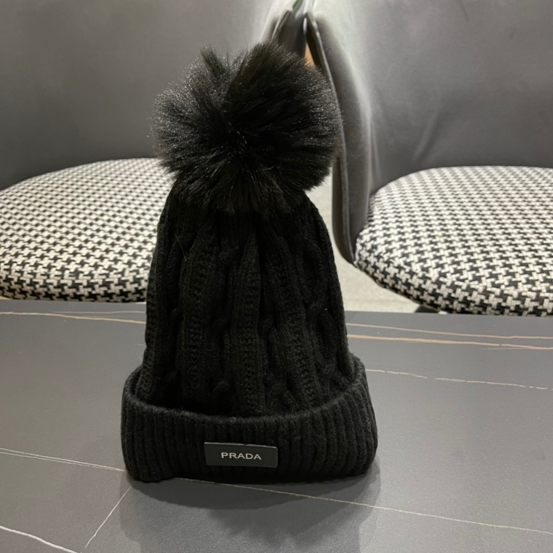  PRADA普拉达 新款毛绒针织帽子女冬保暖护耳显脸小秋冬毛线帽