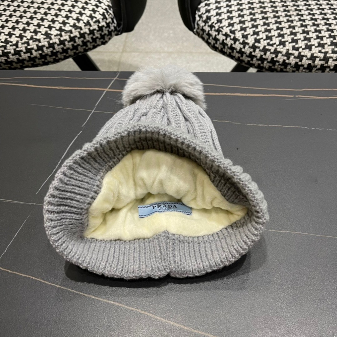  PRADA普拉达 新款毛绒针织帽子女冬保暖护耳显脸小秋冬毛线帽