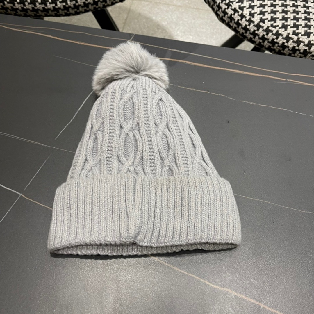  PRADA普拉达 新款毛绒针织帽子女冬保暖护耳显脸小秋冬毛线帽