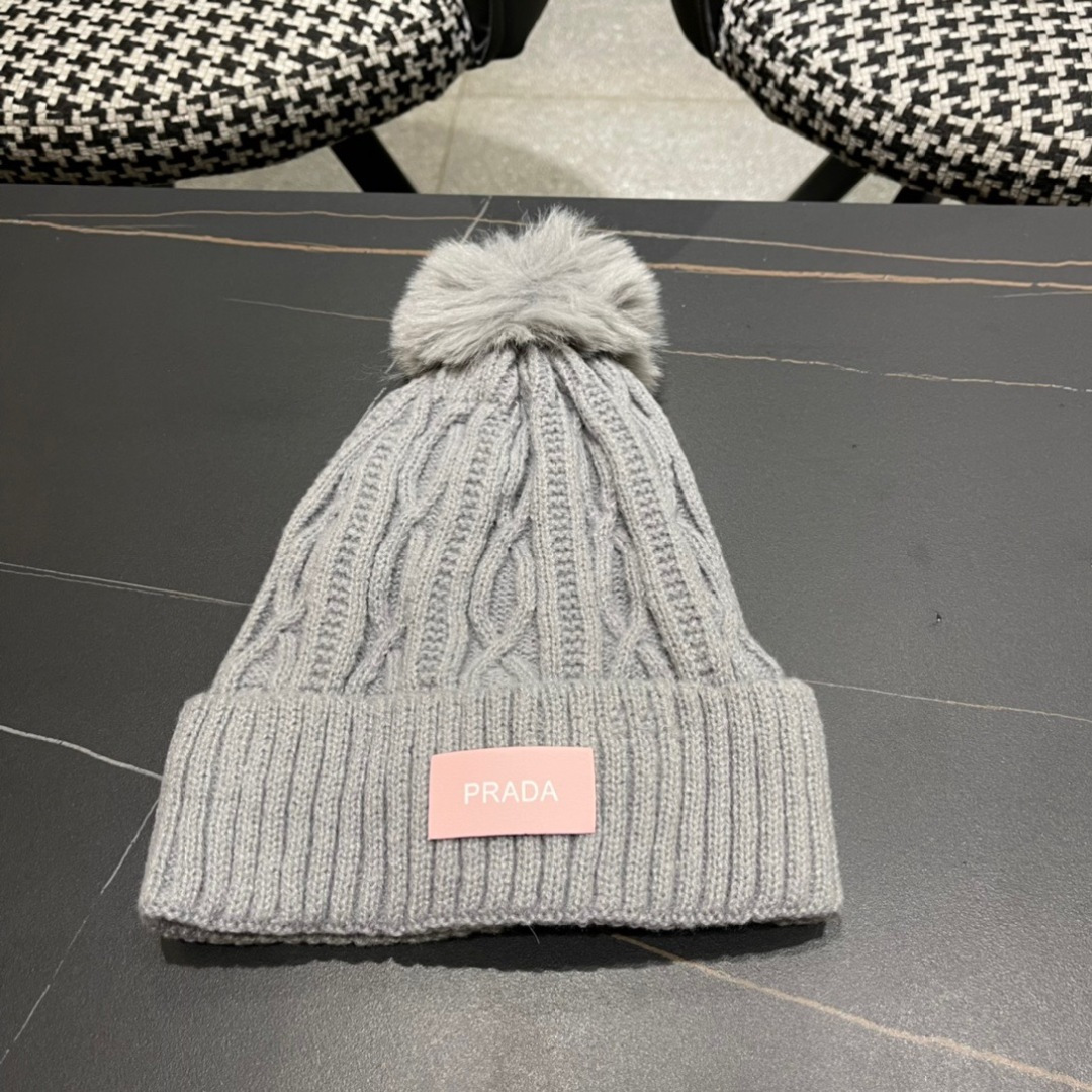  PRADA普拉达 新款毛绒针织帽子女冬保暖护耳显脸小秋冬毛线帽