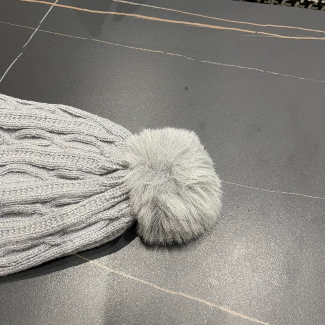  PRADA普拉达 新款毛绒针织帽子女冬保暖护耳显脸小秋冬毛线帽