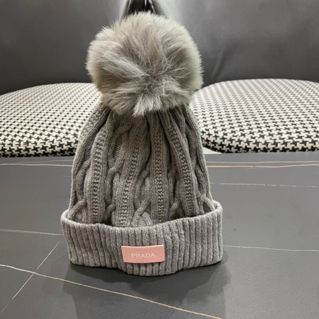  PRADA普拉达 新款毛绒针织帽子女冬保暖护耳显脸小秋冬毛线帽