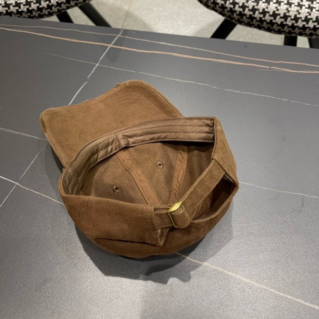 普拉达Prada 2024新款经典三角标棒球帽🧢万能必留款 戴一万年都好看 日常刚需 颜色完美 帽型正点