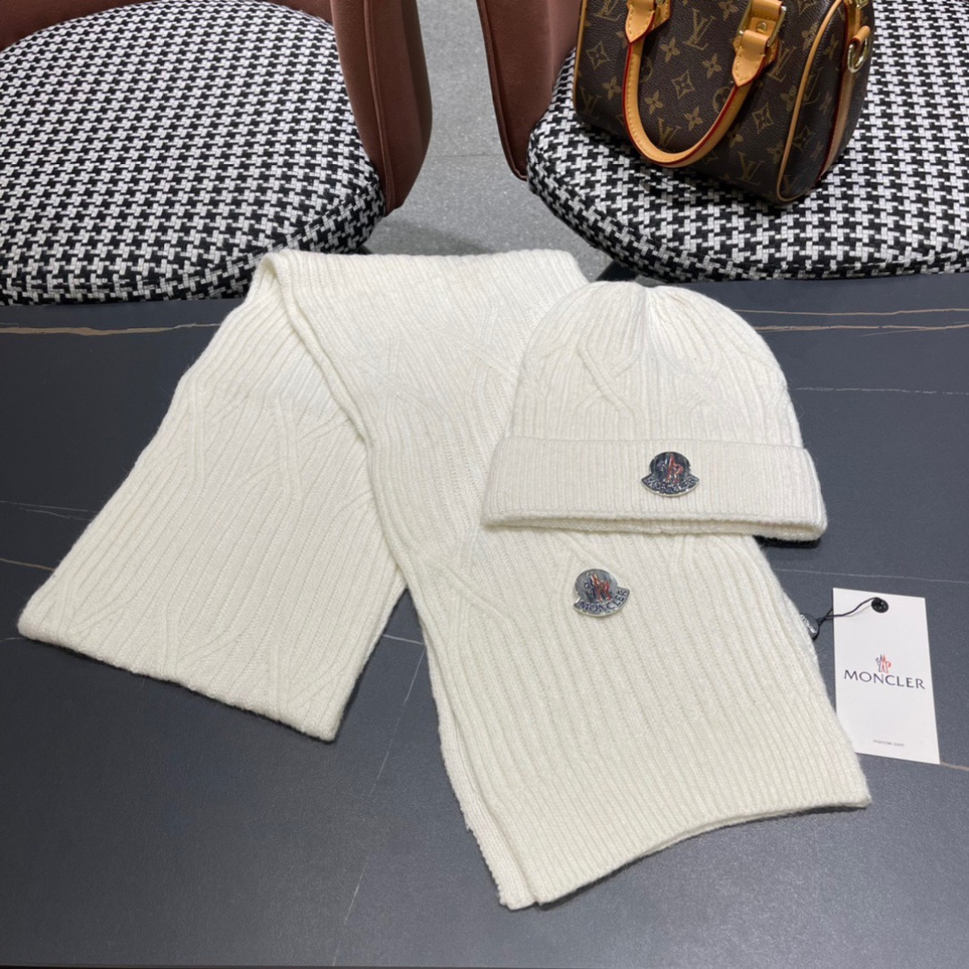 “Moncler Woolen Hats and Scarves: Quality and Style for Couples” - 图片 4