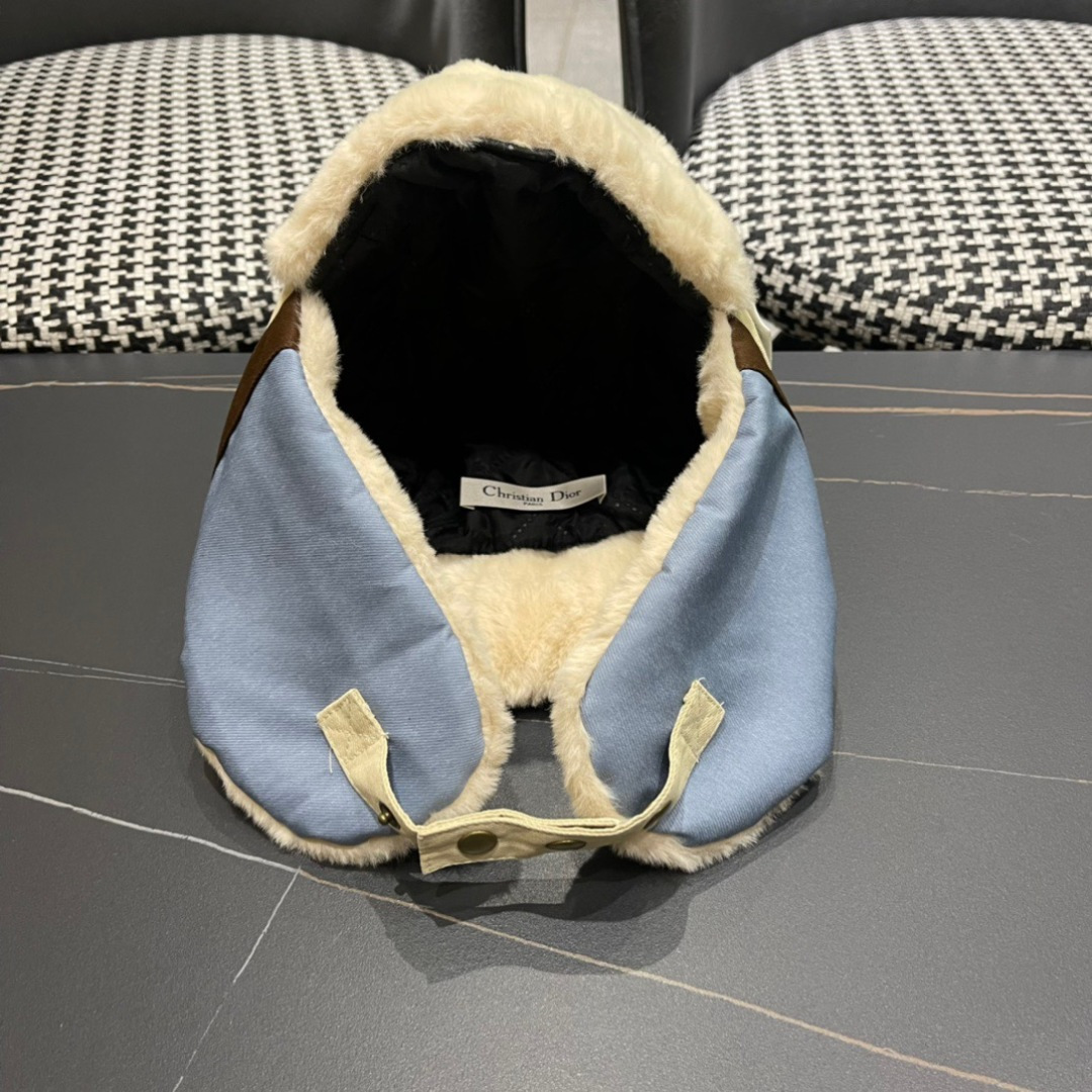 DIOR迪奥 加绒雷锋帽子女防风防寒东北帽百搭加厚飞行员护耳帽