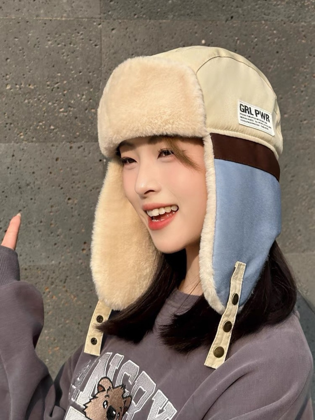 DIOR迪奥 加绒雷锋帽子女防风防寒东北帽百搭加厚飞行员护耳帽