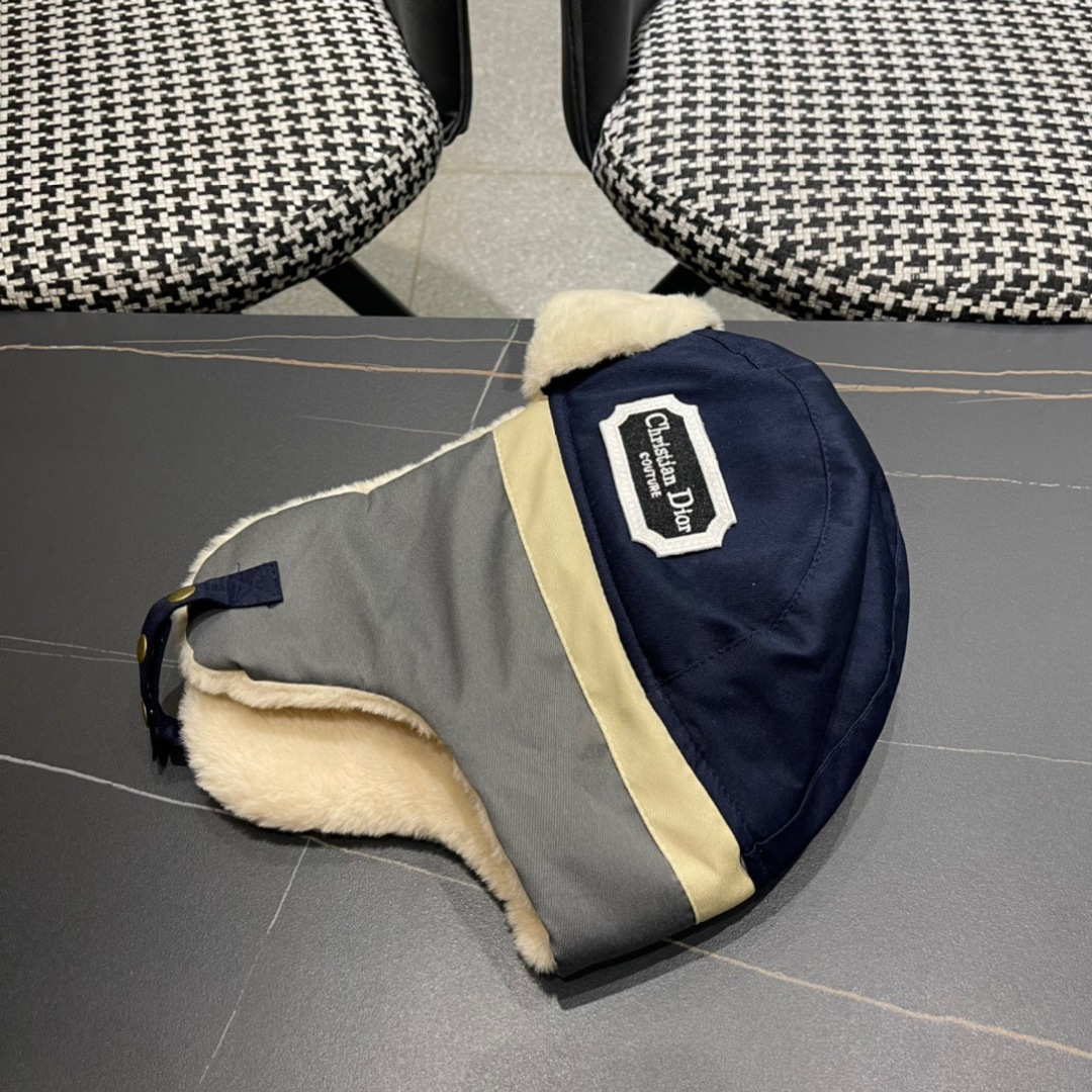 DIOR迪奥 加绒雷锋帽子女防风防寒东北帽百搭加厚飞行员护耳帽