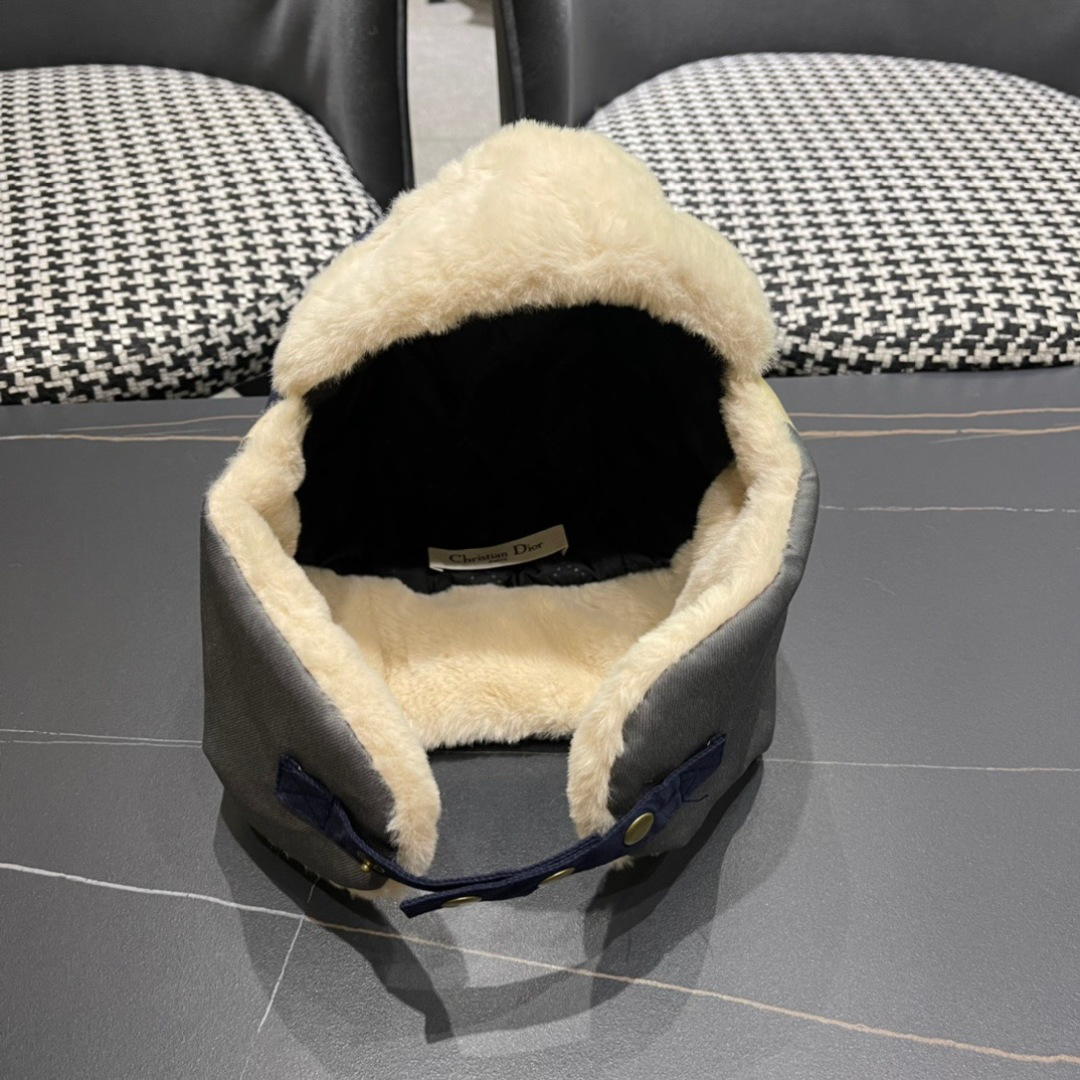 DIOR迪奥 加绒雷锋帽子女防风防寒东北帽百搭加厚飞行员护耳帽
