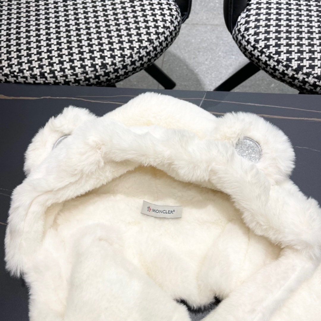 Prada New Girl’s Winter Accessories: Velvet Gloves, Hat, and Scarf - 图片 8