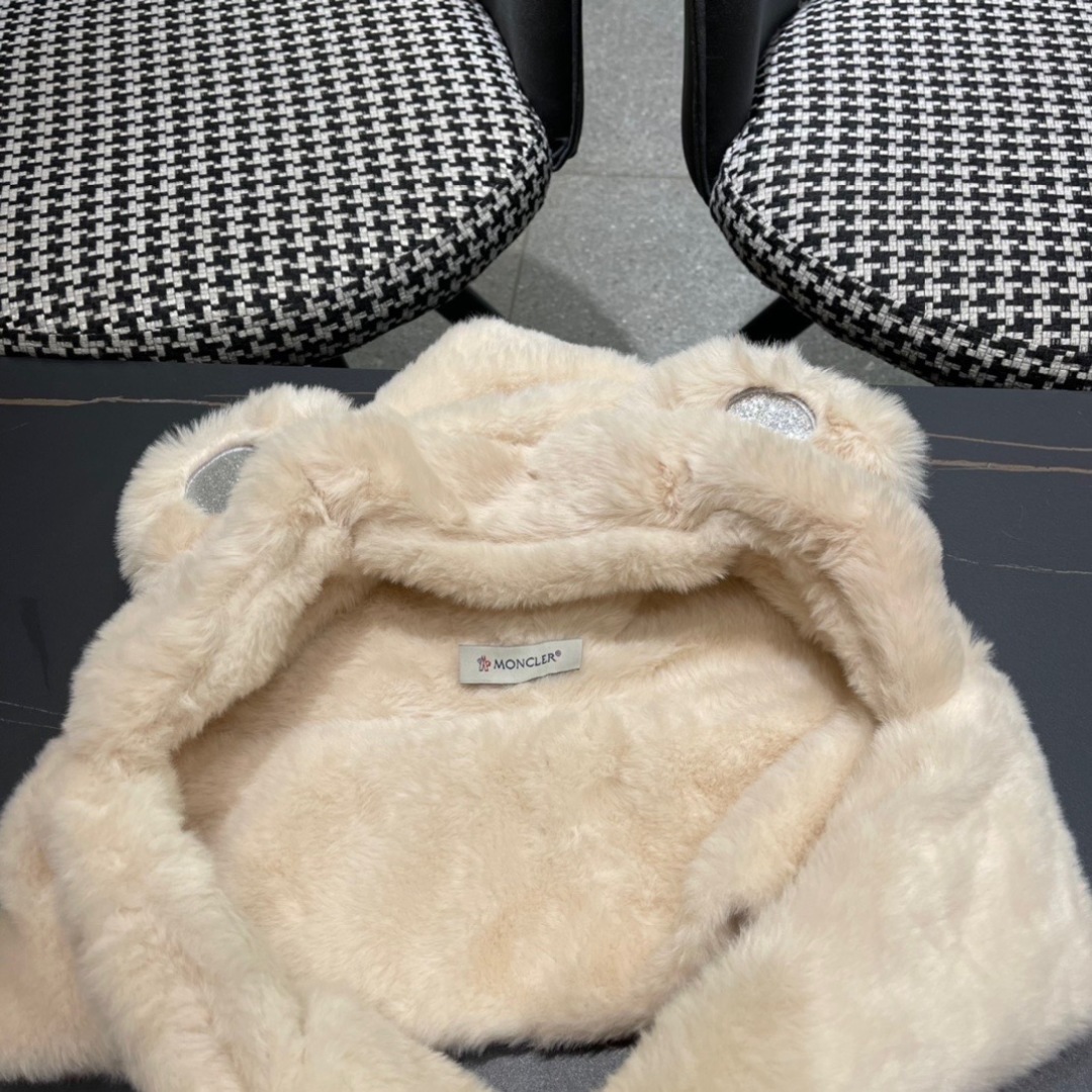 “Prada Autumn/Winter: New Girl’s Warm Velvet Gloves, Hat, and Scarf Set” - 图片 9