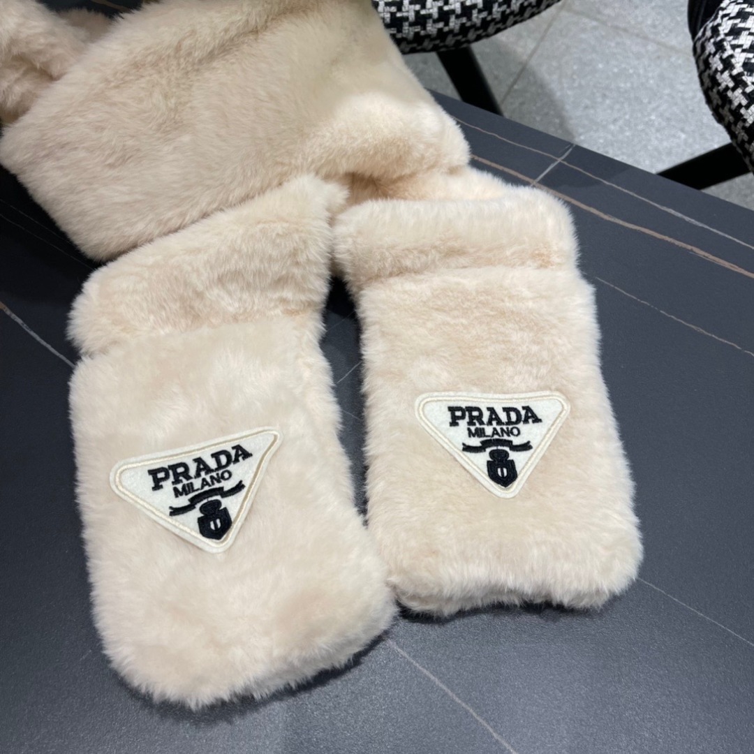 “Prada Autumn/Winter: New Girl’s Warm Velvet Gloves, Hat, and Scarf Set” - 图片 6