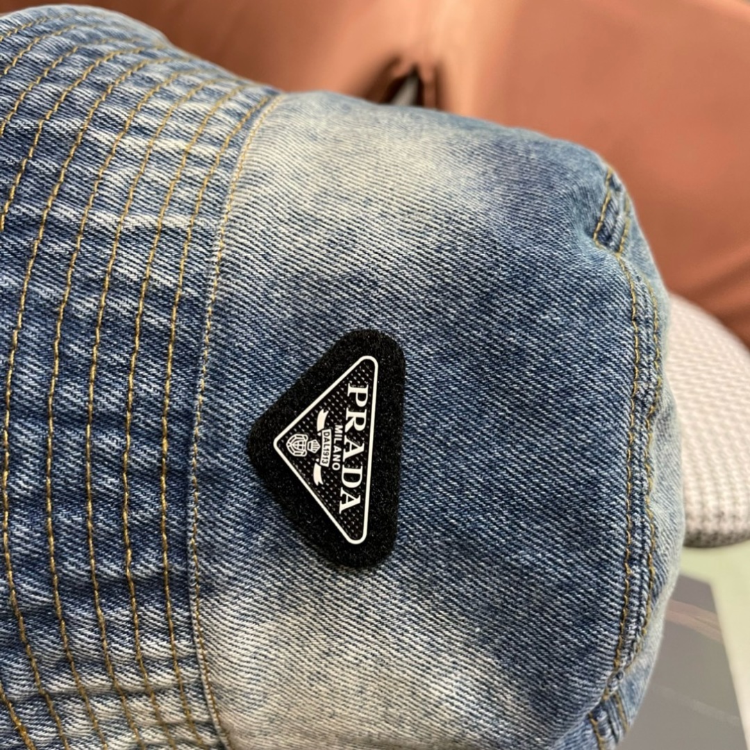 P经典款普拉达🧢牛仔渔夫帽，水洗渐变效果，出街标配