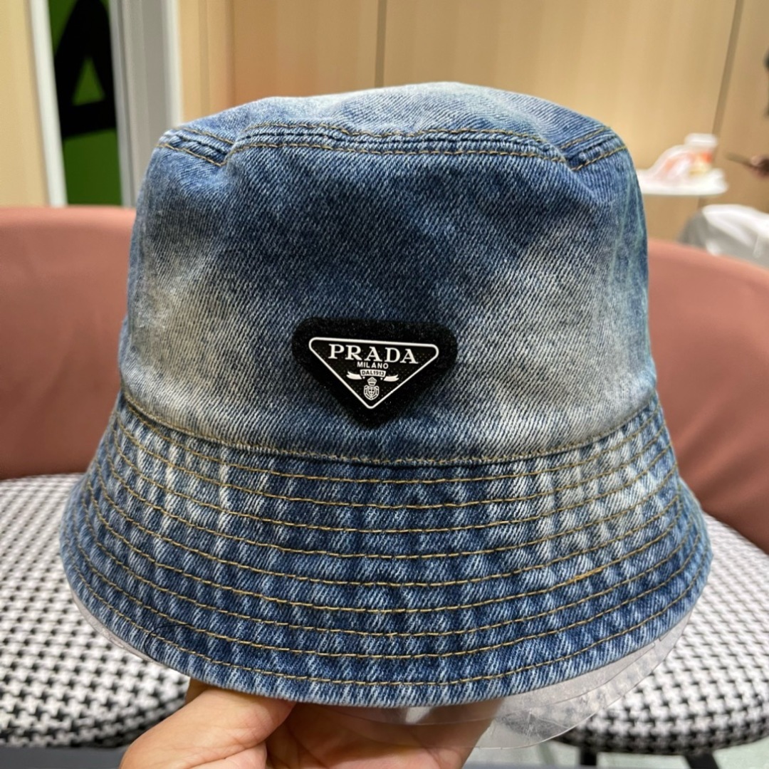 P经典款普拉达🧢牛仔渔夫帽，水洗渐变效果，出街标配