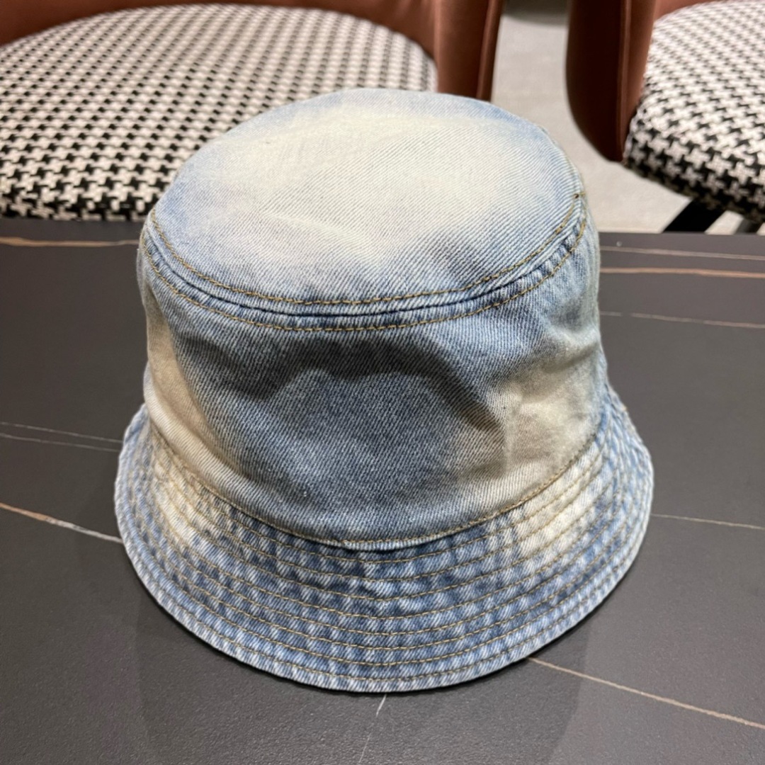 P经典款普拉达🧢牛仔渔夫帽，水洗渐变效果，出街标配