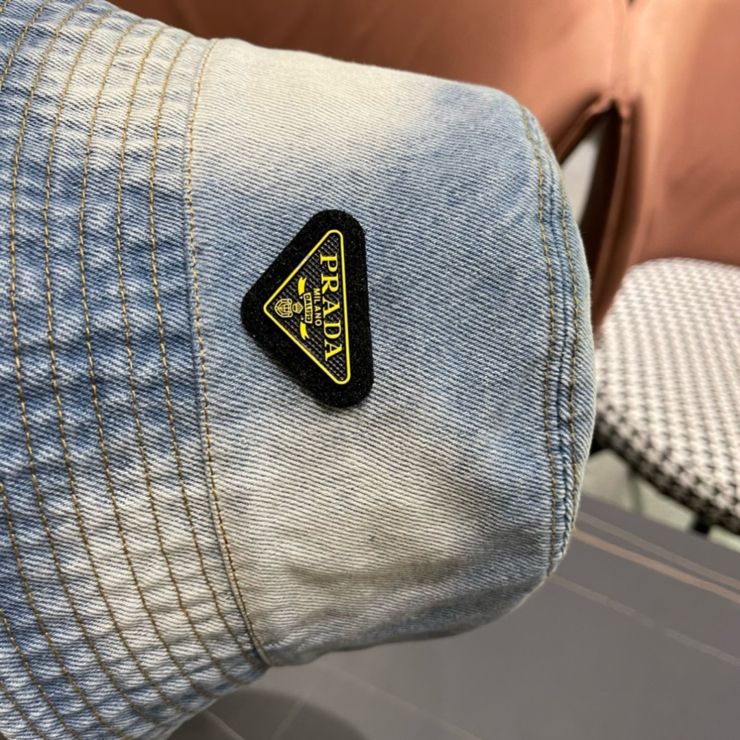 P经典款普拉达🧢牛仔渔夫帽，水洗渐变效果，出街标配